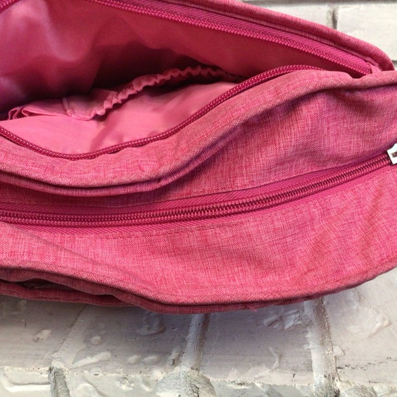 LUG HOT PINK CROSSBODY BAG WITH ADJUSTABLE STRAP EUC - Picture 8 of 14